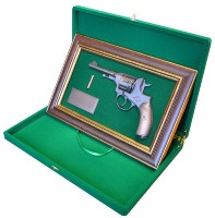 Панно настенное с пистолетом НАГАН в подарочной коробке GT18-327