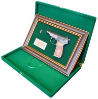 Панно настенное с пистолетом МАКАРОВ в подарочной коробке GT18-329